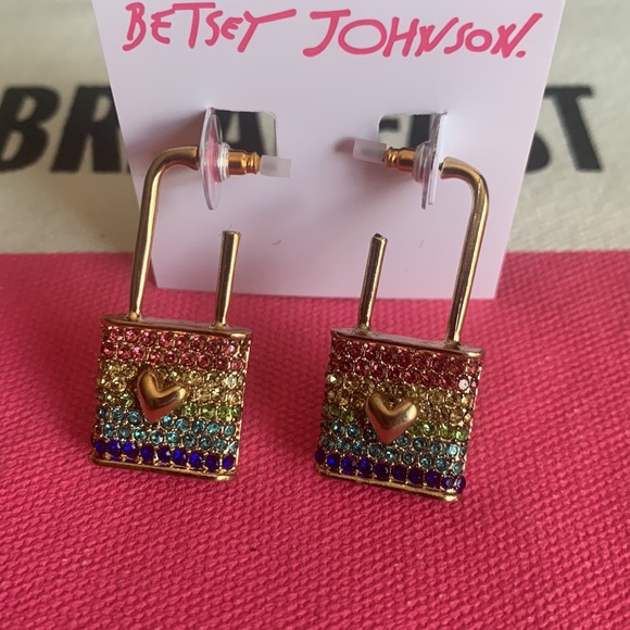 Betsey Johnson love lock earrings rainbow . NWT - Picture 6 of 6
